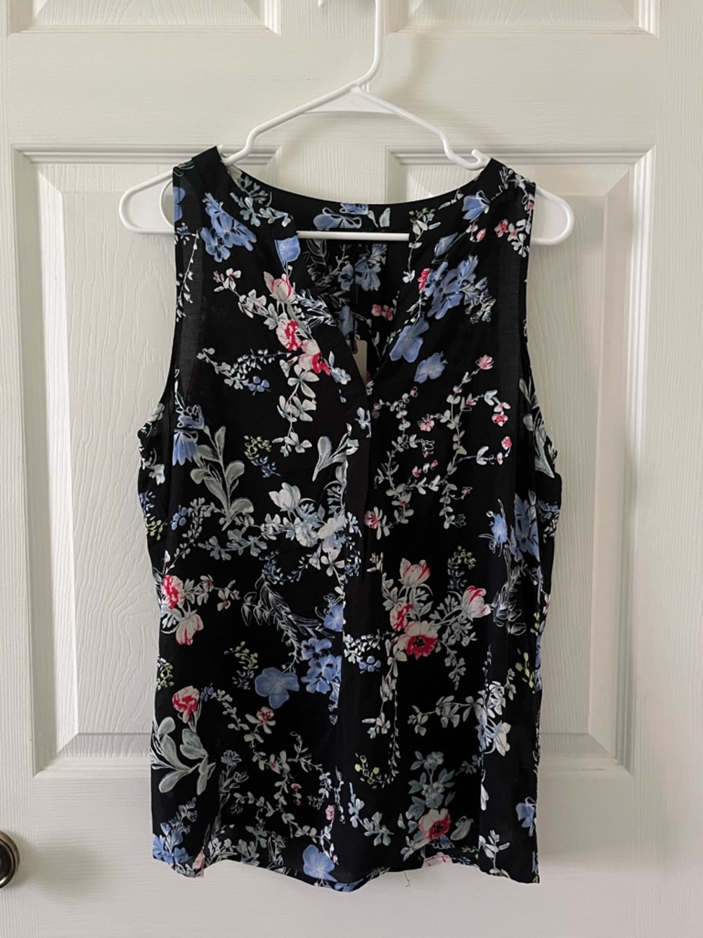 Rose & Thyme Sleeveless Black Floral V-Neck Top